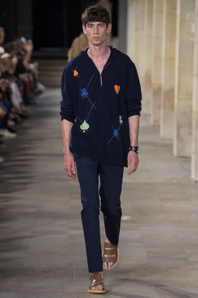 Look 25
